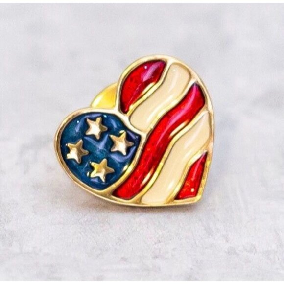 Vintage USA Flag Heart American Patriotic Nationalist Veteran Pin - CS1 - Picture 1 of 3